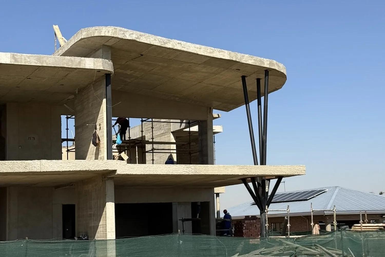 The Brakpan residence structure taking shape, with cantilevered concrete slabs and steel columns