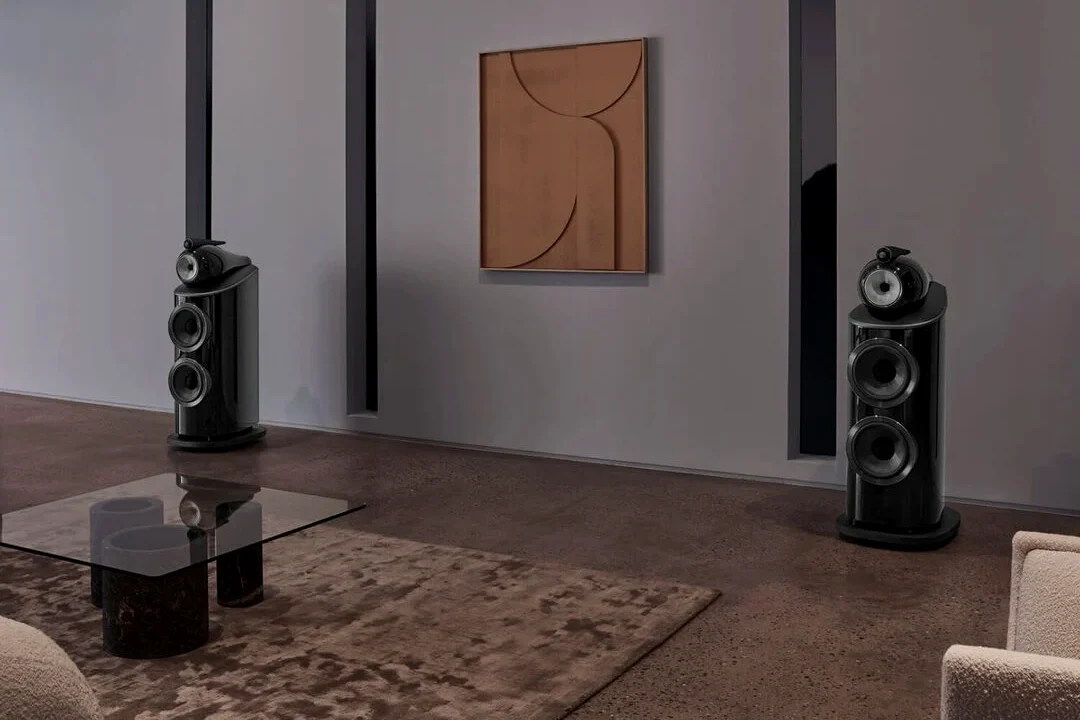 Bowers & Wilkins 800 Series Diamond loudspeakers in a minimalist interior